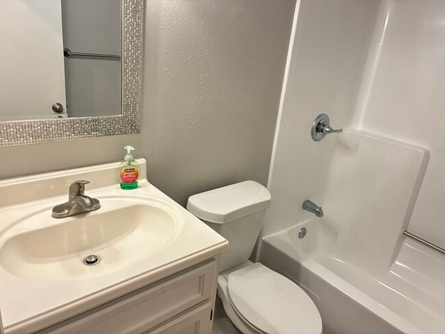 Building Photo - 2 Bedroom 2 Bathroom House in Calabash