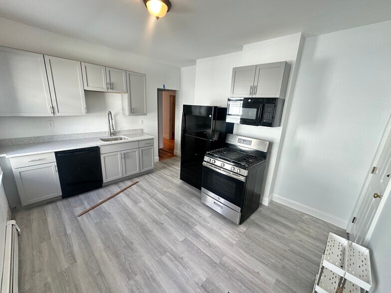 Building Photo - 63 Webster Ave