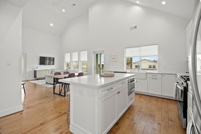 Building Photo - 16713 Moby Dick