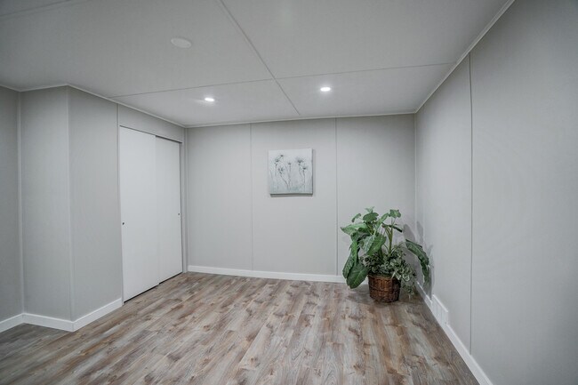 Building Photo - 4686 Capitol View Rd