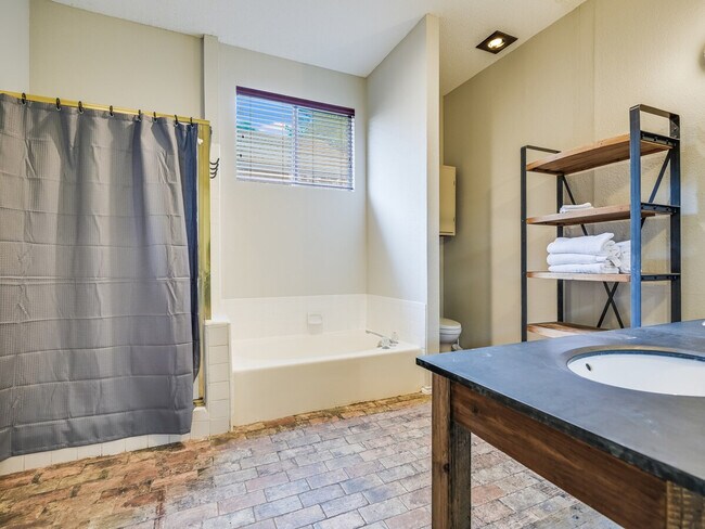 Building Photo - 14809 Great Willow Dr
