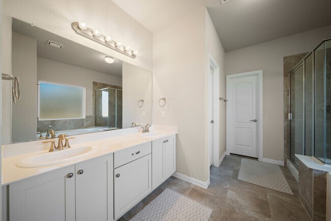 Building Photo - 1707 Benbrook Hollow Ln