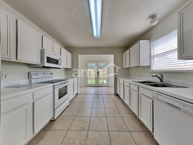Building Photo - 1104 Brook Canyon Dr