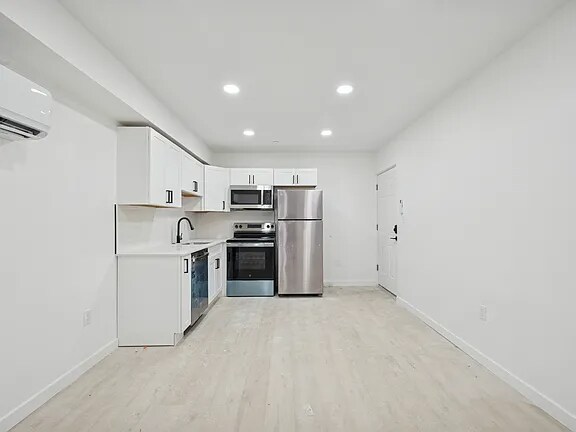 Building Photo - 52 N 52nd St