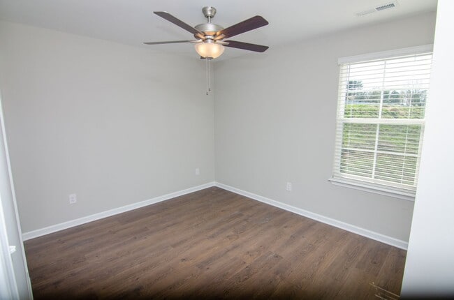 Building Photo - North Columbia Rental
