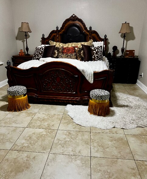 Building Photo - 190 Temple Ave