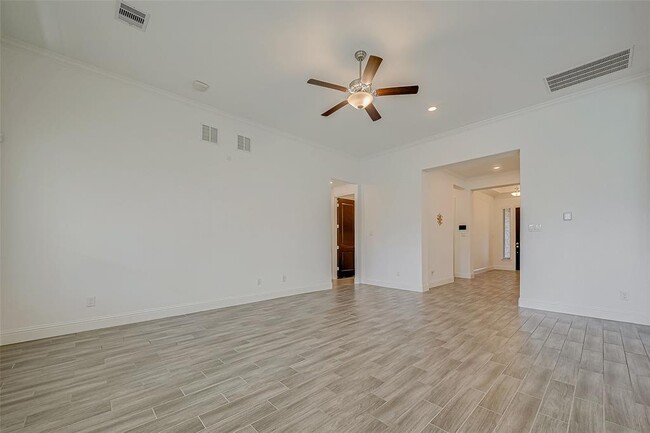 Building Photo - 12902 Sierra National Dr
