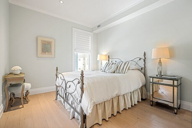 Building Photo - 35 Littles Point Rd