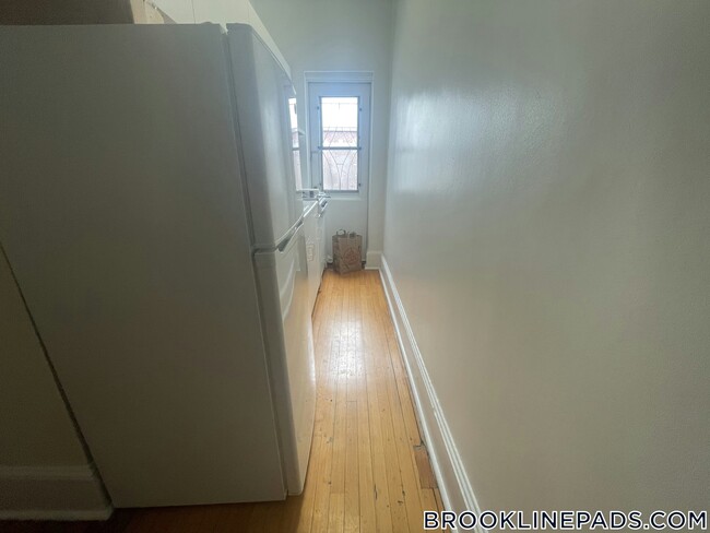 Building Photo - 1539 Beacon St
