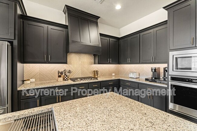 Building Photo - 2805 Crystal Creek Dr