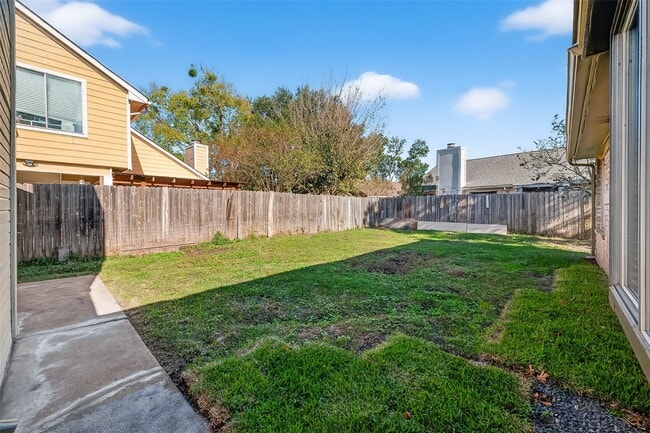 Building Photo - 11415 Chariot Dr