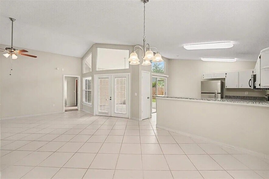 Building Photo - 204 Kingshill Ct SE