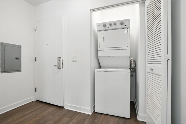 Building Photo - 201 E Adams St