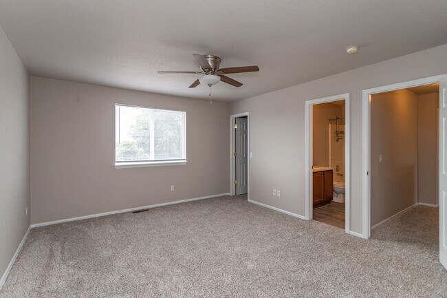 Building Photo - Beautiful 4-bedroom 3-bath located in Stetson Hills!
