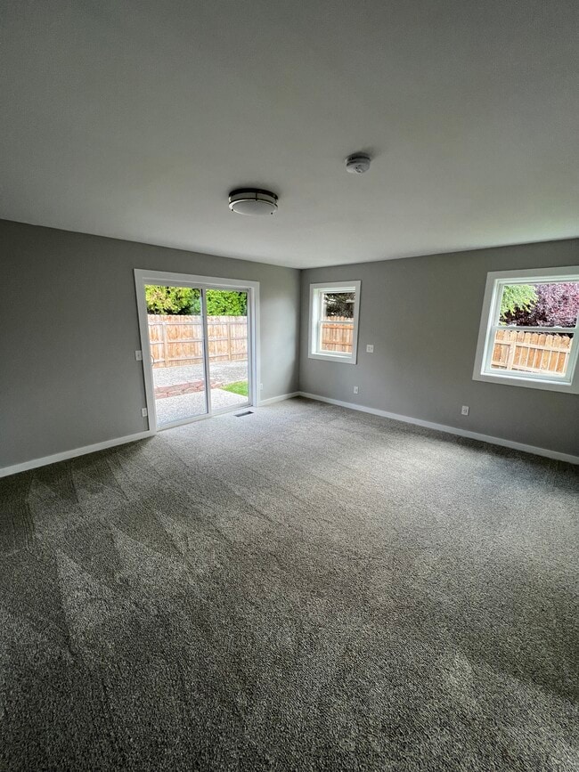 Building Photo - 610-612 12th St NE