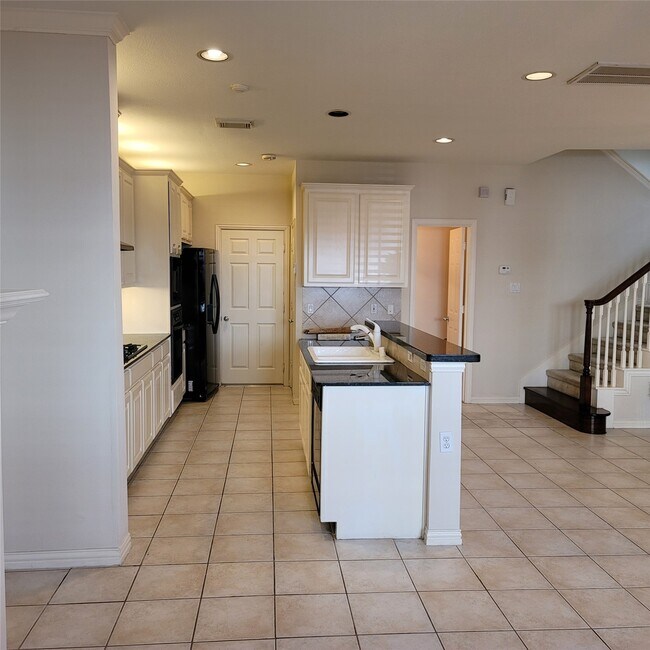 Building Photo - 7111 Harmony Cove