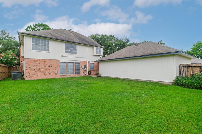 Building Photo - 10218 Hedge Way Dr