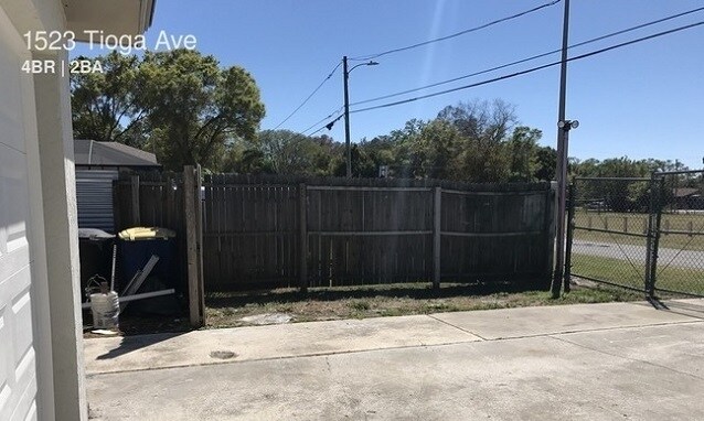 Building Photo - Spacious 4bdrm/2bath Home with 1 car garage ** Section 8 OK ** March 15