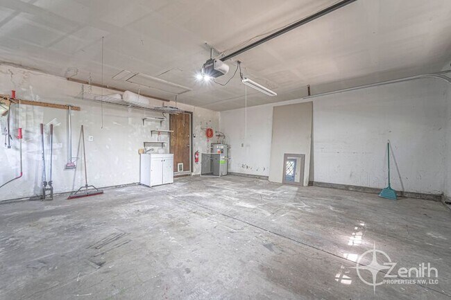 Building Photo - 1701 SE 123rd Ave