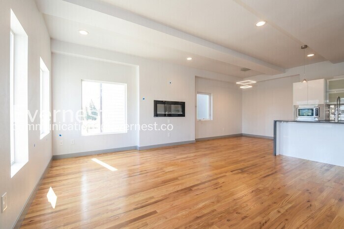 Building Photo - 1237 Tennyson St