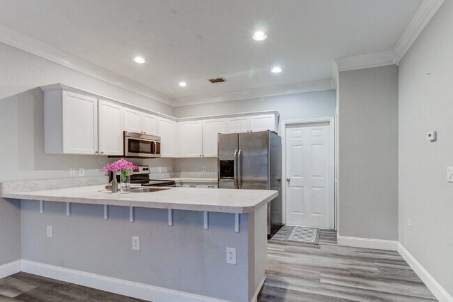 Building Photo - Gated Tampa Palms Townhome with 2-Car Garage, Screened Lanai & Community Pool