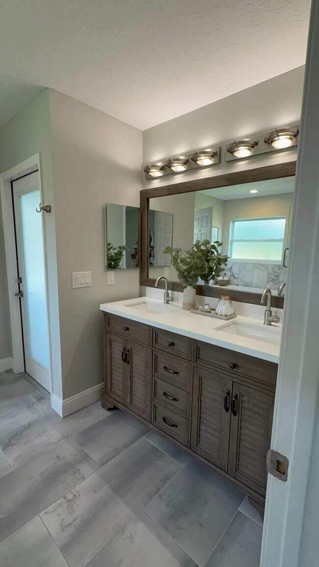Building Photo - 3786 Sierra Dr