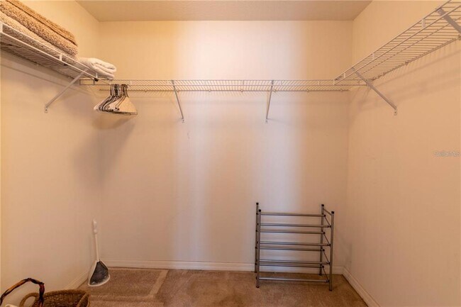 Building Photo - 987 Wellington Ct