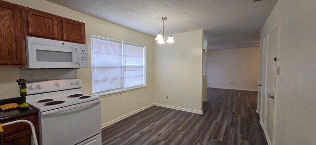 Building Photo - Almost Ready! 3 Bedroom 2 Bath Duplex in Longview!