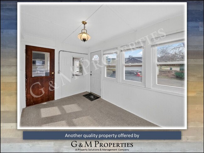 Building Photo - 1570 Mt Hope Ave