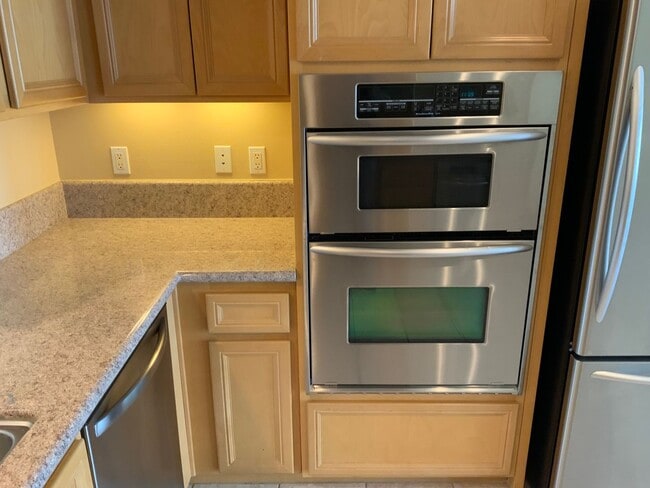 Building Photo - Fully Furnished Unit!!!