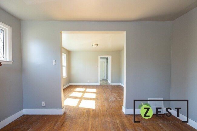 Building Photo - 5235 Haverhill St