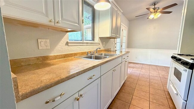 Building Photo - 5213 Halmark Dr