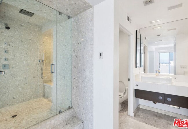 Building Photo - 7250 Franklin Ave