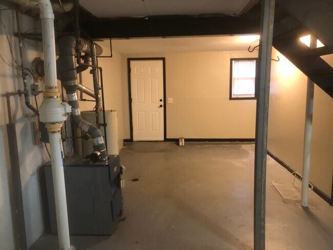 Building Photo - 213 Frey Ave