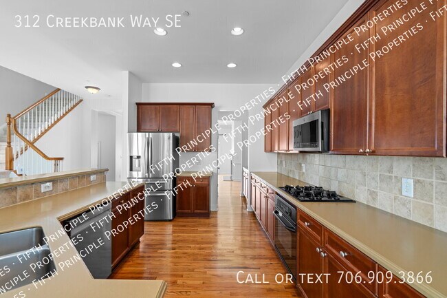 Building Photo - 312 Creekbank Way SE