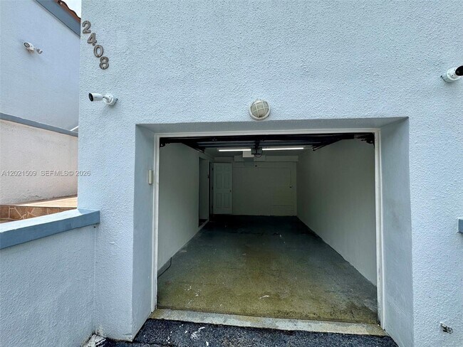 Building Photo - 2408 NE 135th St