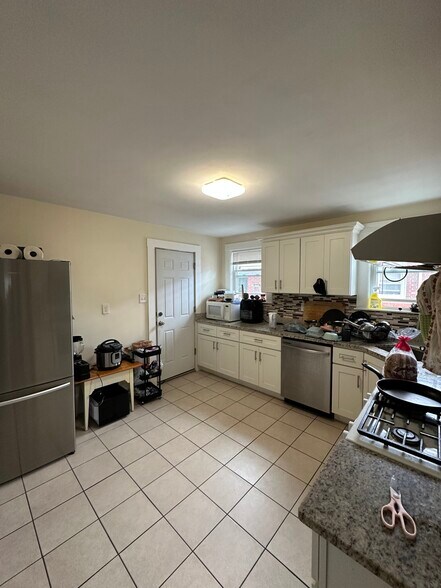 Building Photo - 58 Colborne Rd