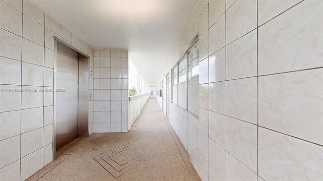 Building Photo - 4047 Rexford A