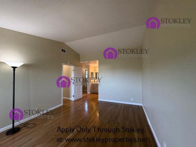 Building Photo - 323 Thistle Cir