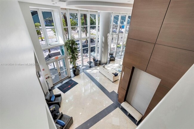 Building Photo - 1155 Brickell Bay Dr