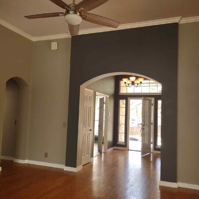 Building Photo - 11914 Loomis Dr
