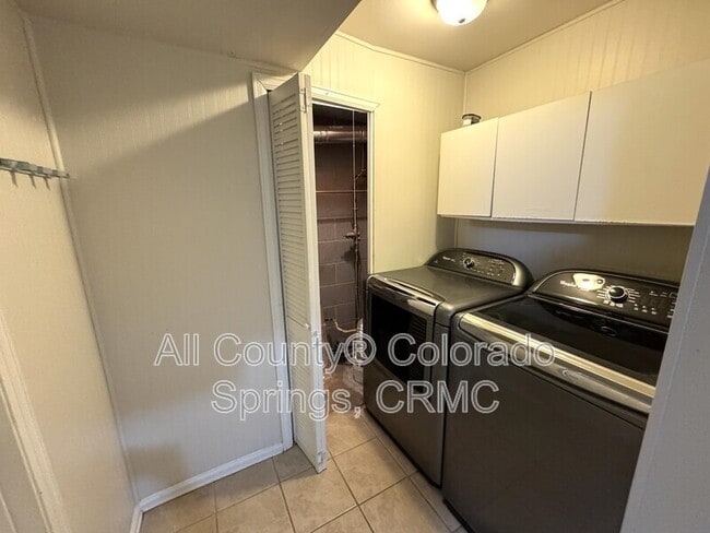 Building Photo - 1138 Delaware Dr