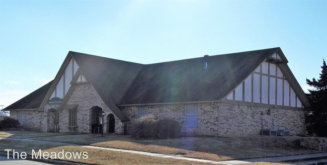 Building Photo - 1501 Meadow Trace Dr