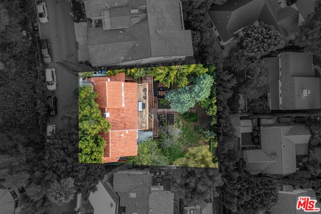 Building Photo - 3323 N Knoll Dr