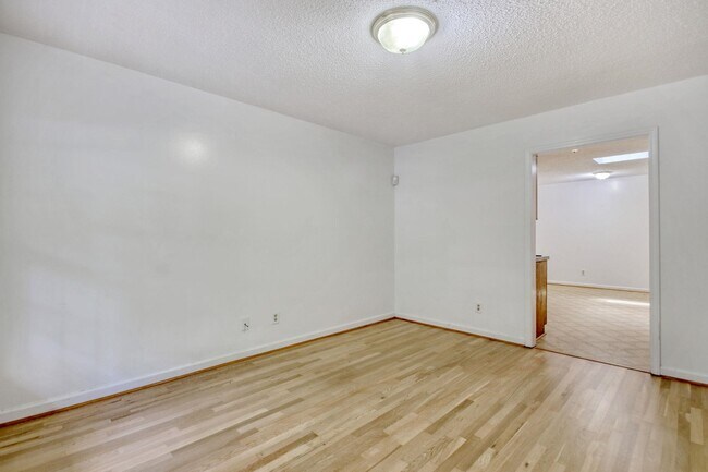 Building Photo - 1028 Duke St