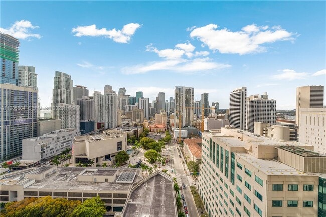 Building Photo - 121 NE 5th St