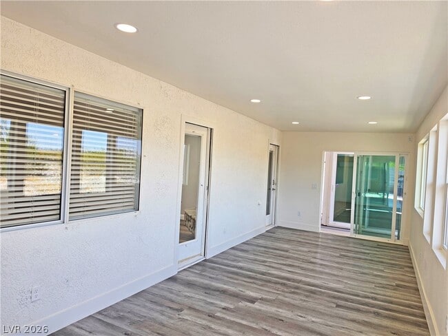 Building Photo - 3630 E Vineyard Dr