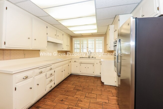 Building Photo - 4 Bedroom Pool Home in Raymond Hills Neigh...