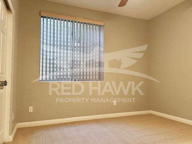 Building Photo - 863 W Bluebird Dr