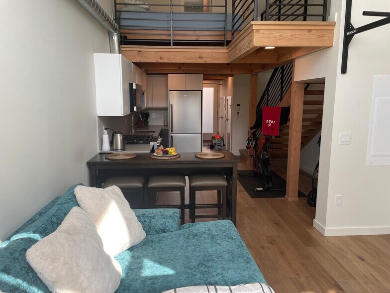 Building Photo - 2617 Franklin Ave E